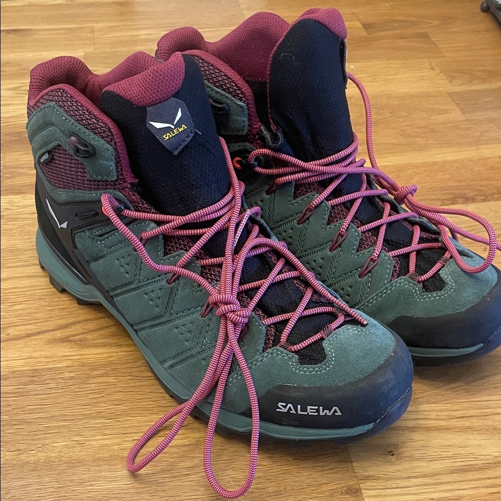 Salewa Men’s Green and Pink Hiking Boots